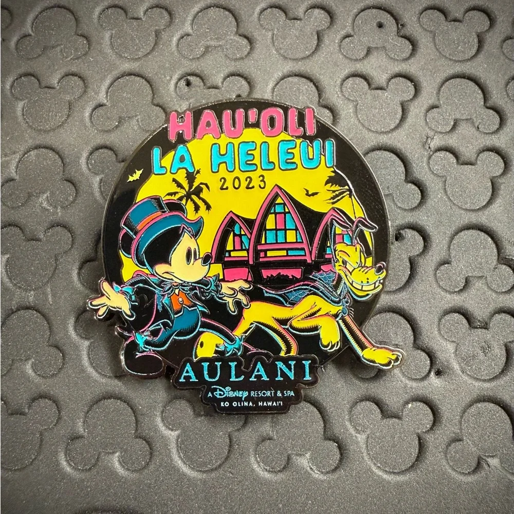 Disney Aulani Halloween 2023 pin - Picture 1 of 4